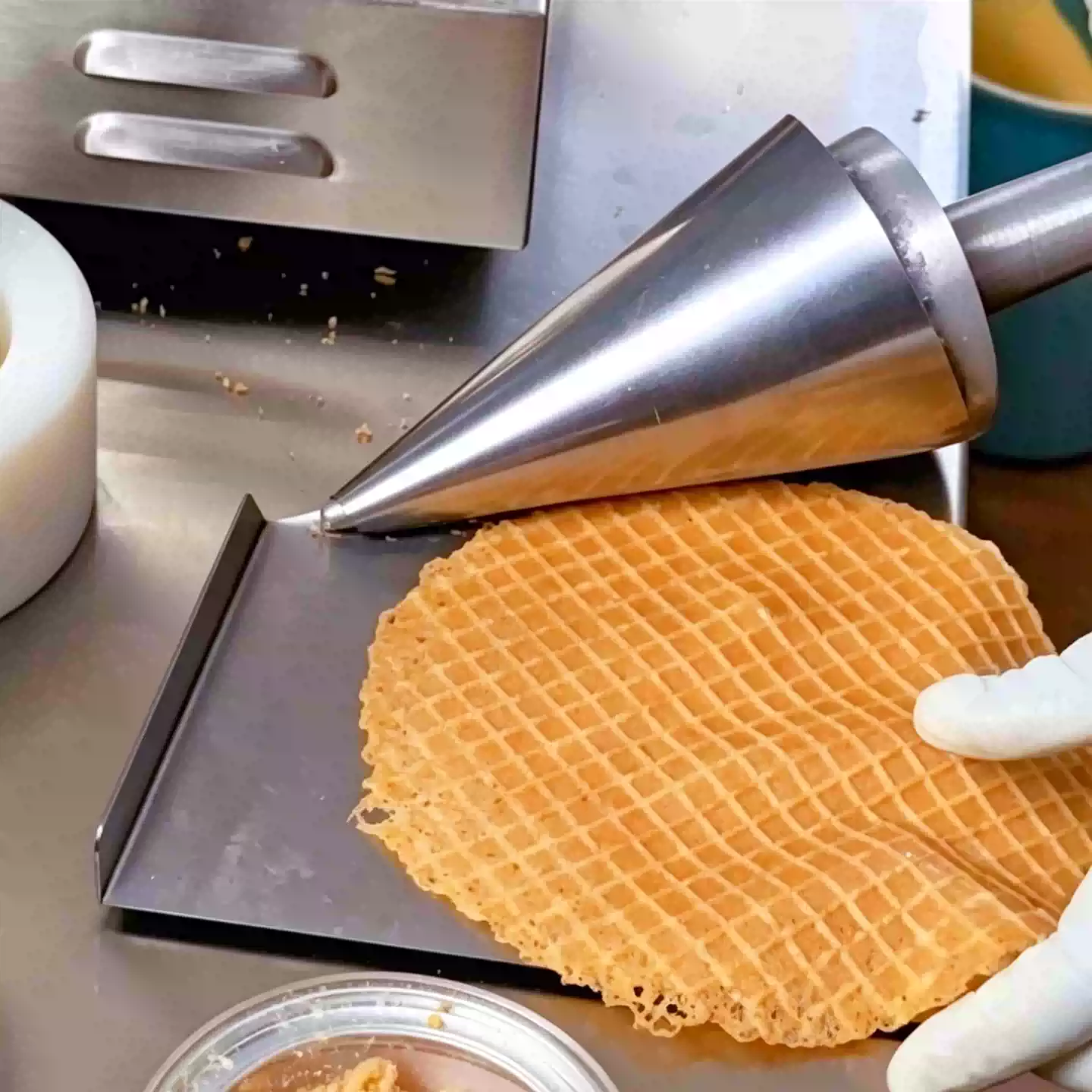 Macchina manuale per coni gela - Waffle Cone Maker recensione e prezzo